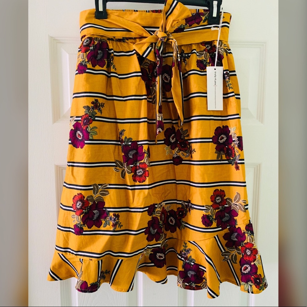 Truly 4 You Floral Mustard Trumpet Skirt NWT